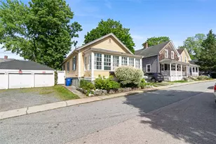 4 Findlay Pl, Newport, RI 02840 - Photo 2