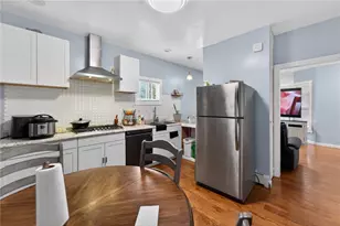 8 Arlington Ave, Cranston, RI 02920 - Photo 4