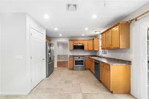 25 Plaza St, Cranston, RI 02920 - Photo 14