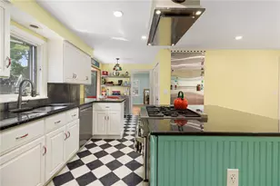 34 Terrace Dr, East Greenwich, RI 02818 - Photo 12