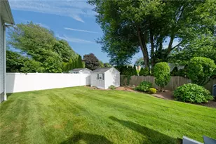 40 Conanicus Rd, Narragansett, RI 02882 - Photo 12