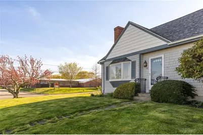 95 Douglas Avenue, Portsmouth, RI 02871 - Photo 2