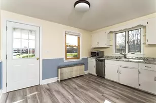 95 Douglas Ave, Portsmouth, RI 02871 - Photo 6