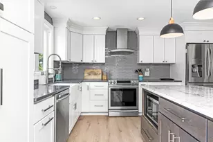 18 Waterman St, Bristol, RI 02809 - Photo 8