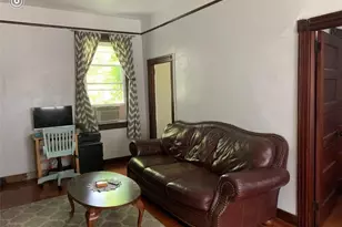 8 Johnson Ct, Newport, RI 02840 - Photo 4