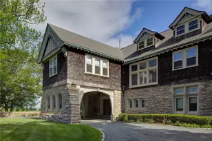 127 Harrison Ave, Newport, RI 02840 - Photo 8