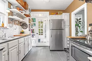 5 Dennis Ave, Cranston, RI 02905 - Photo 4
