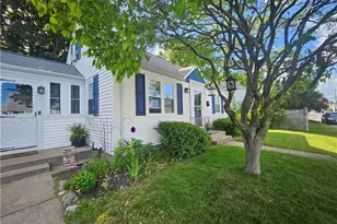 11 Jones Ave, Pawtucket, RI 02861 - Photo 2
