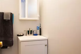 3 Benedict St, Pawtucket, RI 02861 - Photo 28