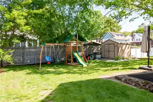 207 Phillips St, Woonsocket, RI 02895 - Photo 4