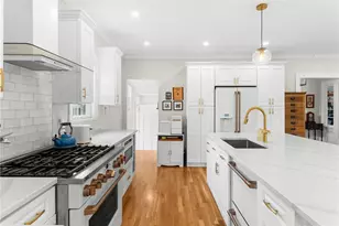 1144 Narragansett Blvd, Cranston, RI 02905 - Photo 14