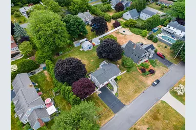 28 Eveready Avenue, Bristol, RI 02809 - Photo 6