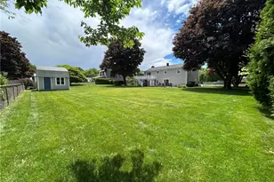 28 Eveready Ave, Bristol, RI 02809 - Photo 4