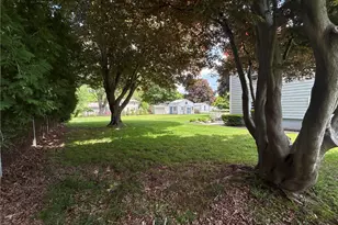 28 Eveready Ave, Bristol, RI 02809 - Photo 4