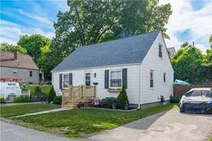 17 Caporal St, Cranston, RI 02910 - Photo 4