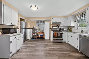 130 Vaughn Ave, Warwick, RI 02886 - Photo 4