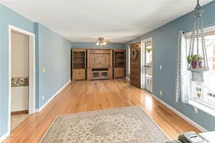 82 Owen Ave, Pawtucket, RI 02860 - Photo 4