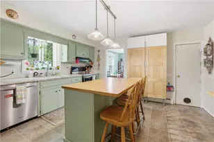 39 W Wrentham Rd, Cumberland, RI 02864 - Photo 8