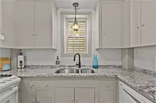 11 Cross St, Newport, RI 02840 - Photo 8