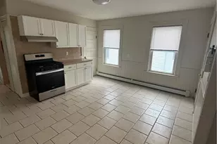 29 Pine St, Pawtucket, RI 02860 - Photo 4