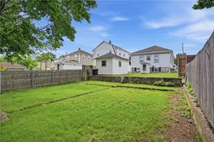 10 Mayflower St, East Providence, RI 02914 - Photo 30