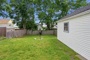 10 Mayflower St, East Providence, RI 02914 - Photo 28