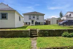 10 Mayflower St, East Providence, RI 02914 - Photo 32