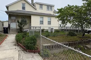 46 Humboldt Ave, Pawtucket, RI 02860 - Photo 1