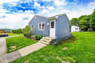27 Alan Ave, Portsmouth, RI 02871 - Photo 4