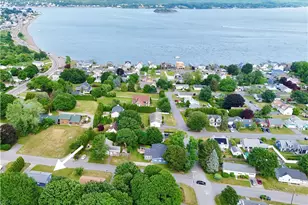 27 Alan Ave, Portsmouth, RI 02871 - Photo 2