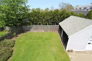 28 W Narragansett Ave, Newport, RI 02840 - Photo 34