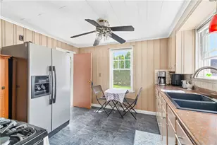 290 W Forest Ave, Pawtucket, RI 02860 - Photo 14