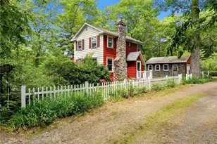 25 Pineland St, North Kingstown, RI 02852 - Photo 2
