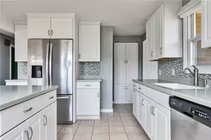 84 E Shore Rd, Narragansett, RI 02882 - Photo 10