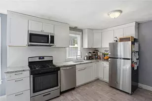132 Roger Williams Ave, Providence, RI 02907 - Photo 6