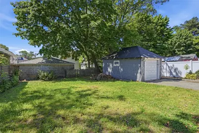 132 Roger Williams Avenue, Providence, RI 02907 - Photo 36