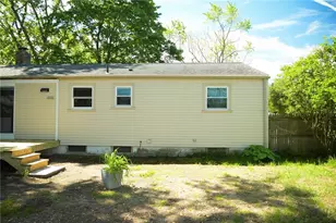 23 Perkins St, Warwick, RI 02886 - Photo 8