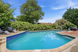 34 Robin Ln, West Warwick, RI 02893 - Photo 4