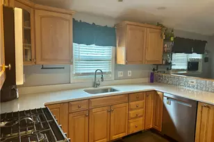 88 Glenbrook Rd, Warwick, RI 02889 - Photo 6