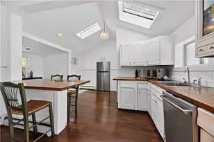 16 Courtway St, Narragansett, RI 02882 - Photo 16