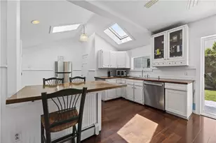 16 Courtway St, Narragansett, RI 02882 - Photo 14