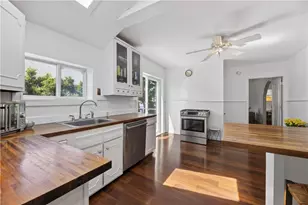 16 Courtway St, Narragansett, RI 02882 - Photo 18