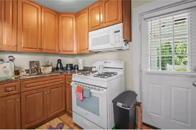 29 Dean Avenue #1F, Newport, RI 02840 - Photo 4