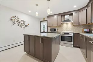 3 King St, Bristol, RI 02809 - Photo 6