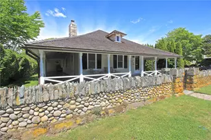 215 Coggeshall Ave, Newport, RI 02840 - Photo 2
