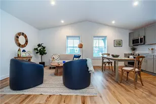 32 Exchange St, East Greenwich, RI 02818 - Photo 6
