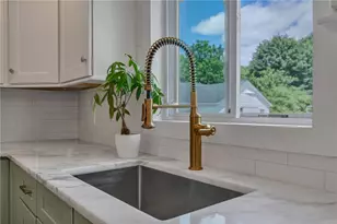 81 Bristol Ferry Rd, Portsmouth, RI 02871 - Photo 10