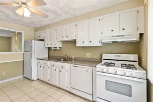 494 Putnam Pike, Smithfield, RI 02828 - Photo 16