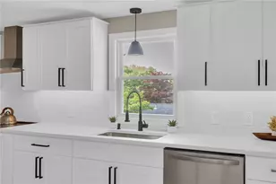 115 Hilltop Dr, Johnston, RI 02919 - Photo 12