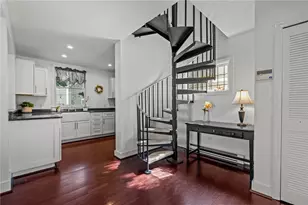 2 Lasalle Pl, Newport, RI 02840 - Photo 4